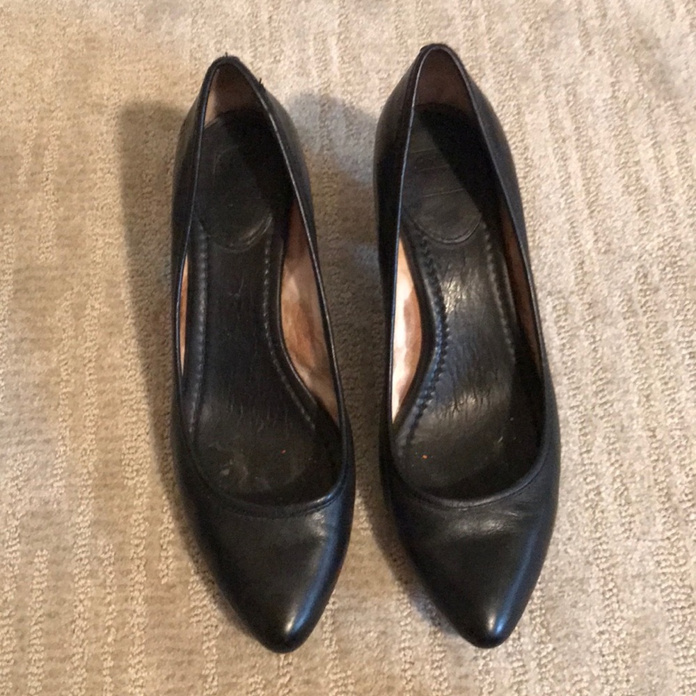 Frye black leather pumps